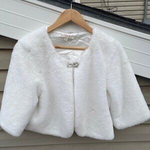 Women's White Size XL Faux Fur Shrug Cape with Rhinestone Closure - Never Worn!